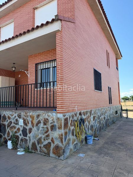 Foto b4b5c91d-0fe0-4267-81af-3c00dafb6cc0. Casa aparellada amb calefacció aparcament piscina a Cedillo del Condado