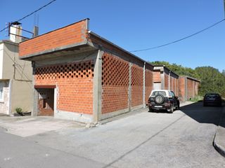 Terreno residenziale in Guitiriz. Se vende bajo en construcción en av de a coruña - guitiriz