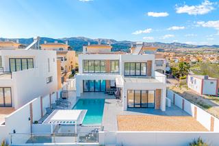 Chalet  Calle azahar. Una villa ultramoderna y lujosa con vistas