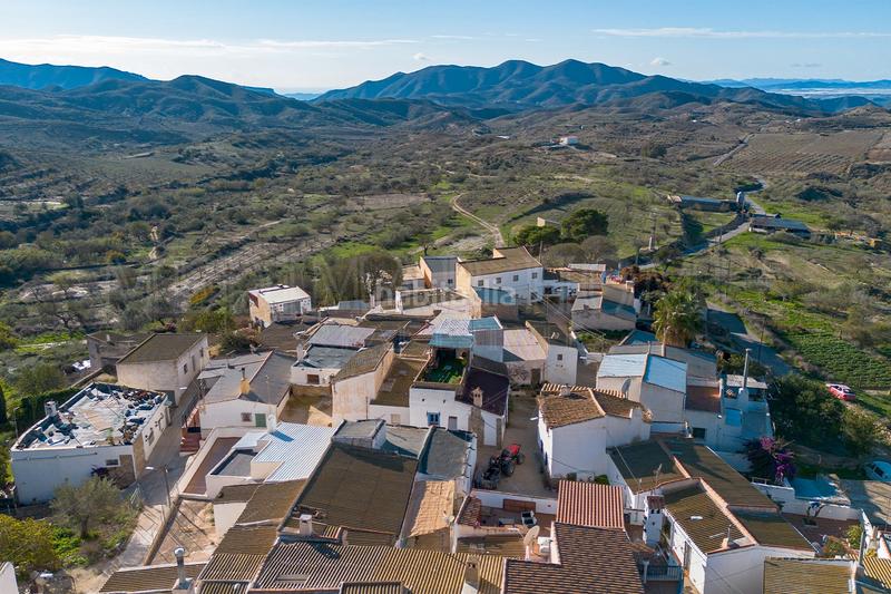 Foto c925698c-283e-4882-b3ff-b79d29456294. Masia amb xemeneia a Sorbas