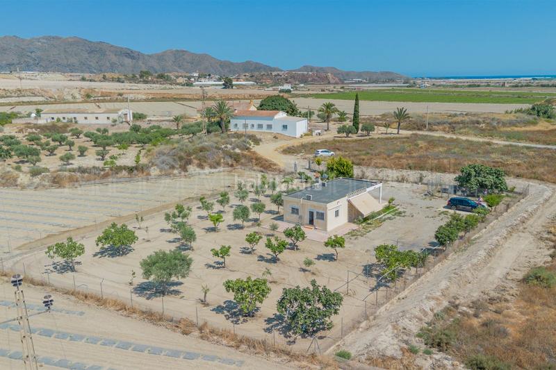 Foto 9559c733-92b2-4a2b-864a-e878d0c3d142. Masía un cortijo pintoresco independiente con terreno en burjulú en Cuevas del Almanzora