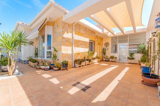 Maison jumelée  Calle las palomas. Una impresionante villa pareada con jardín privado