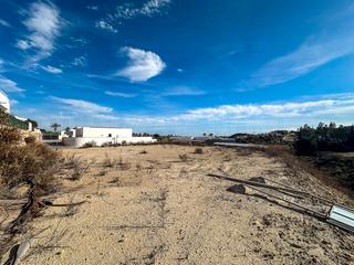 Terreny residencial  Calle sierra lisbona. Una parcela doble en el valle del este golf resort