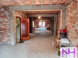 Appartement à Nules. Se vende piso con planta baja, más dos plantas y terraza