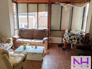 Appartement à Centro. Se vende finca de dos pisos con local comercial en zona inferior