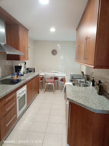 Foto 89c4136c-f180-4d4a-8482-6b2b933e88d6. Rent apartment with heating parking pool in Elviria Marbella