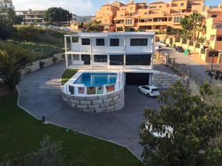 Location Chalet à Paseo del golf 23. Se alquila villa en elviria ,sin muebles , santa maria golf.