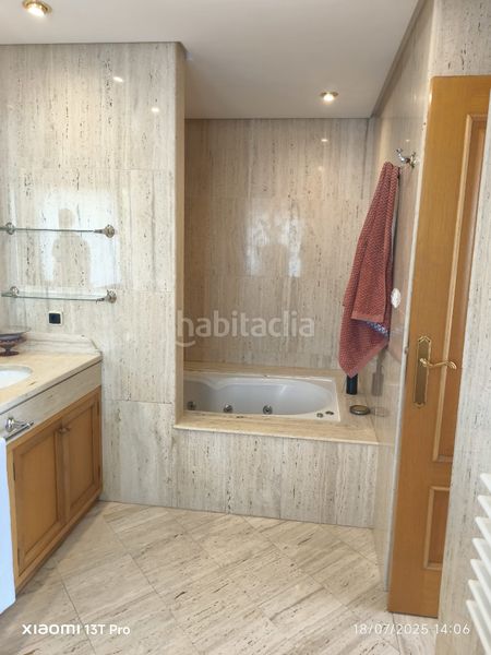Foto 96305048-e462-4cc7-a763-45b845a65b72. Xalet amb xemeneia calefacció aparcament piscina a Marbella