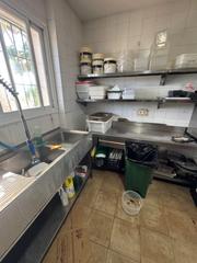 Business premise  Avenida parque selwo. Negocio activo en estepona