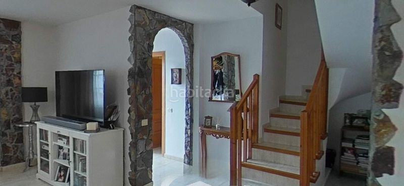 Foto 0132dc3e-0bb4-4bf9-a53f-5f8334aa72e0. Casa aparellada amb aparcament a Cuesta de la Villa Santa Úrsula