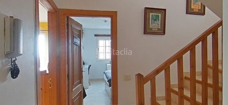 Foto 04444439-e026-4cf5-8e7e-3774da8646c1. Casa aparellada amb aparcament a Cuesta de la Villa Santa Úrsula