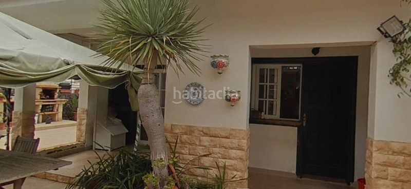 Foto 36f64843-0aeb-4fa1-a020-b8fe51751f5b. Casa aparellada amb aparcament a Cuesta de la Villa Santa Úrsula