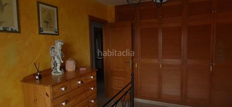 Foto 3a80acba-add5-44f5-9253-45aec0d0eebf. Casa aparellada amb aparcament a Cuesta de la Villa Santa Úrsula