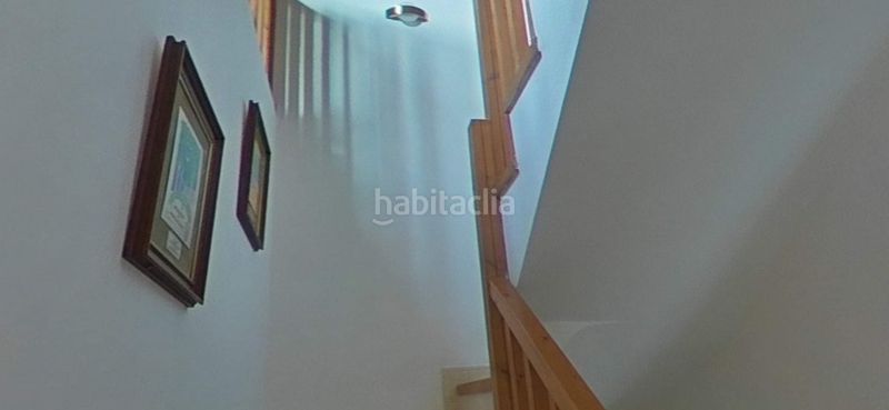 Foto 44efa491-4876-4e46-ae4c-808bf424eb67. Casa aparellada amb aparcament a Cuesta de la Villa Santa Úrsula