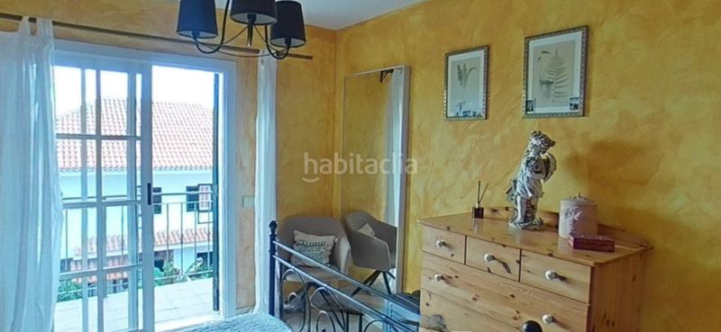 Foto 5233ce46-0d1d-428b-8f03-2aa0828c9b00. Casa aparellada amb aparcament a Cuesta de la Villa Santa Úrsula