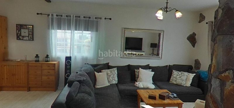 Foto 5e73444f-242b-40d0-aa7e-f457d7372100. Casa aparellada amb aparcament a Cuesta de la Villa Santa Úrsula