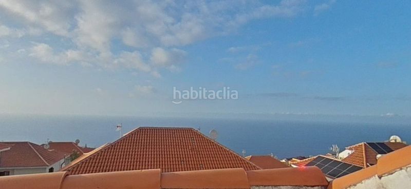 Foto 65a167b2-7709-41df-b758-d99977716fe9. Casa aparellada amb aparcament a Cuesta de la Villa Santa Úrsula