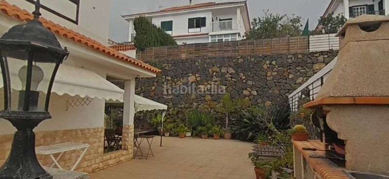 Foto 7eb297a2-e393-46e8-9fea-4b345045b17f. Casa aparellada amb aparcament a Cuesta de la Villa Santa Úrsula