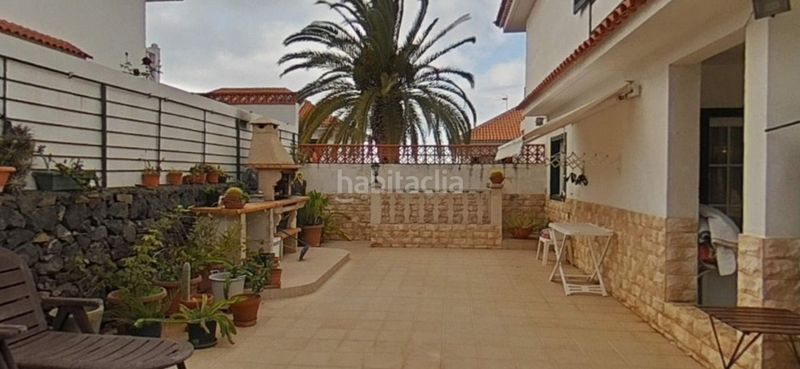 Foto 94844577-4a4f-4f3c-b04d-d730962ce642. Casa aparellada amb aparcament a Cuesta de la Villa Santa Úrsula