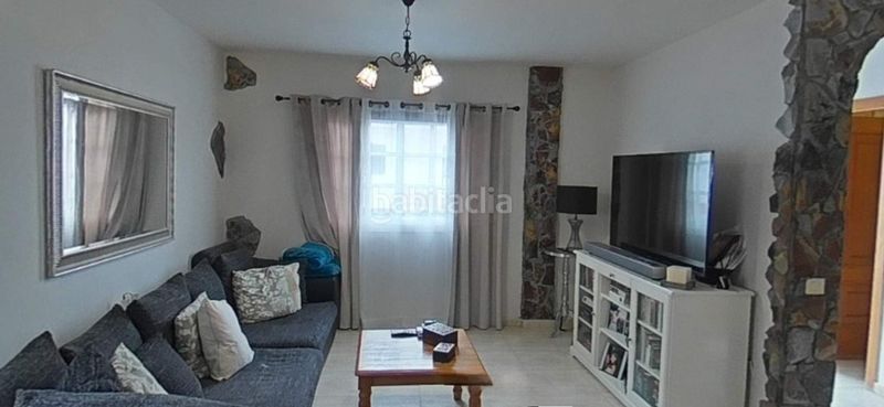 Foto bd3e788e-c082-4d15-99df-552a18e8f596. Casa aparellada amb aparcament a Cuesta de la Villa Santa Úrsula