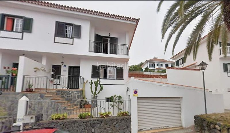 Foto f0e7258d-e376-4dcf-a355-3c6505d8e9b0. Casa aparellada amb aparcament a Cuesta de la Villa Santa Úrsula