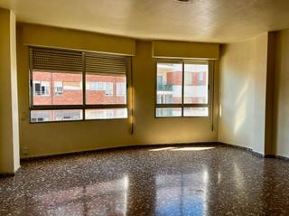 Appartement à Avinguda de casalduch 45. Amplio piso en avenida casalduch – 137 m² con 4 dormitorios y vi
