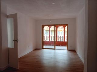 Etagenwohnung  Avinguda callosa d'ensarrià. Bonito piso de cuatro dormitorios zona centro benidorm