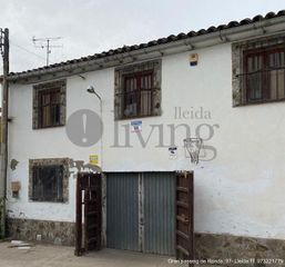 Casa in Alcarràs. Casa con 6 habitaciones amueblada