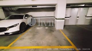 Location Parking voiture  Carrer lluís companys. Se alquilan plazas de aparcamiento