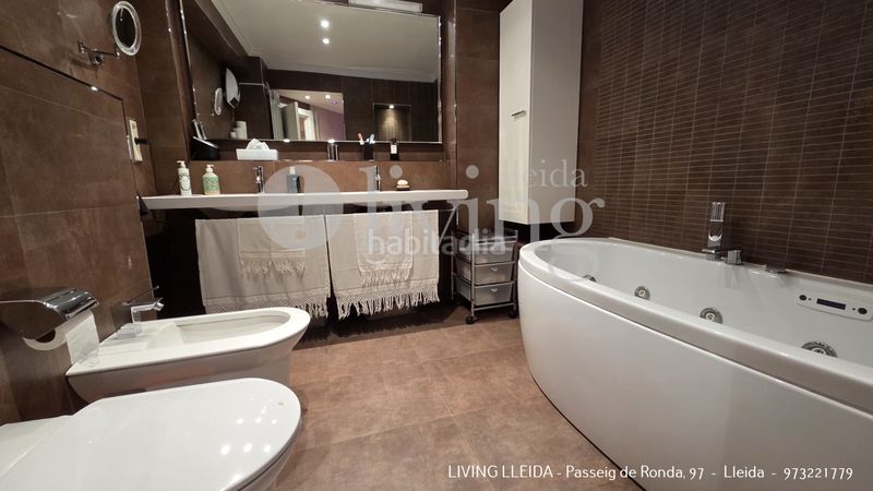 Foto 0bd0c35b-c473-419d-82d4-e707b3a3127a. Pis amb xemeneia calefacció aparcament a Centre Històric Lleida