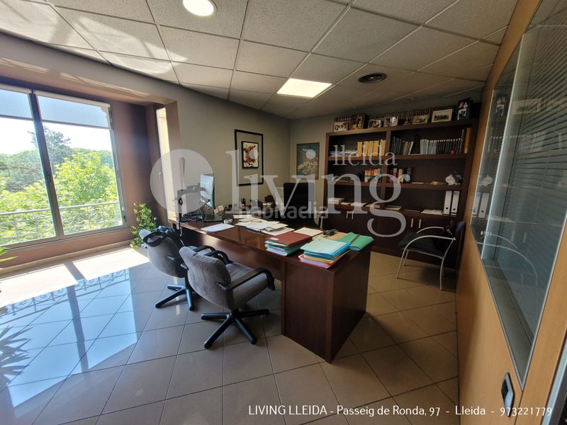 Foto 40f8390b-187e-43dc-b9cb-24e49c9f050e. Office space with heating in Centre Històric Lleida