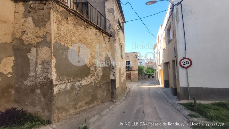 Foto da27bcc9-6f36-4ef1-b870-bb748ffe4d38. Casa amb aparcament a Sarroca de Lleida