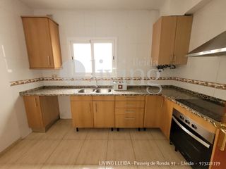 Zweistöckige Wohnung  Carrer de torras i bages