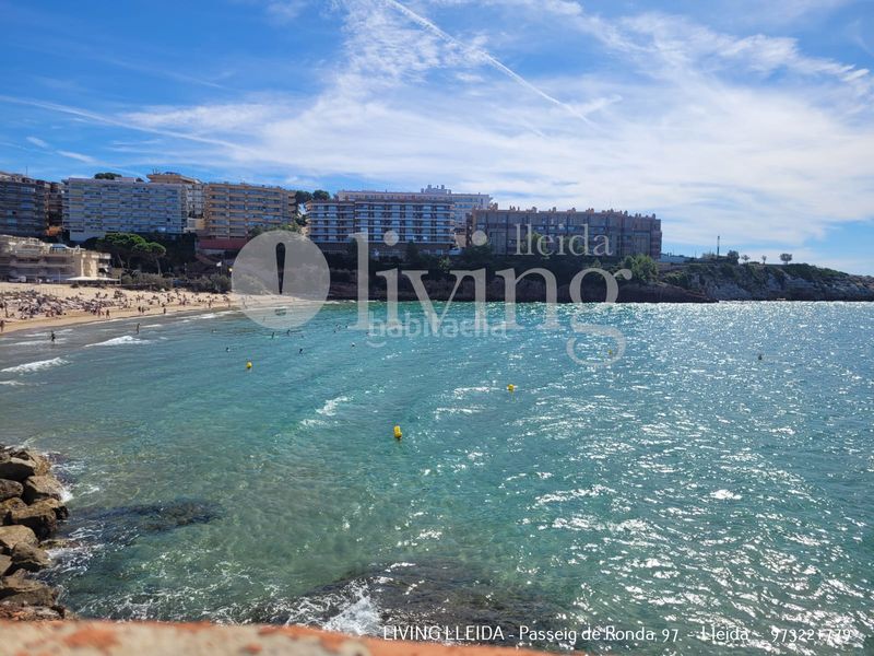 Foto d936ce2a-ca48-4172-a080-fce915b3f565. Pis amb xemeneia calefacció aparcament piscina a Salou