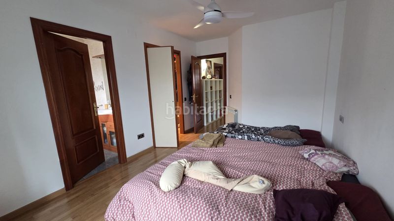 Foto 0fbc2497-d60e-4f13-b67b-5e776fdafbde. Casa adossada amb calefacció aparcament a Llívia Lleida