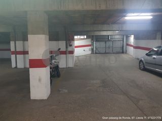 Autoparkplatz in Carrer de les roses 33