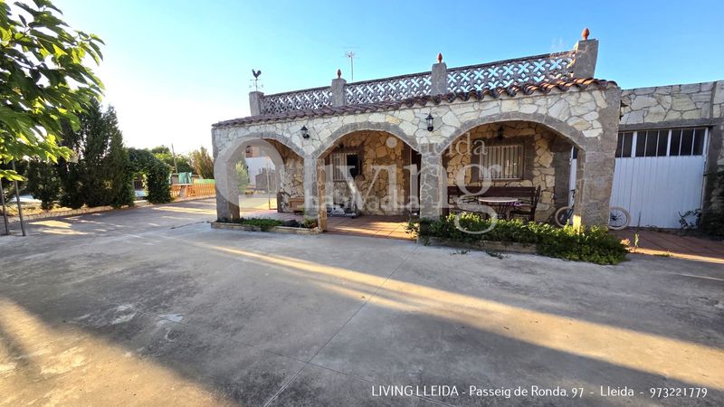 Foto 13a636e1-28c9-4dd7-8522-18818fa80453. Casa amb xemeneia calefacció piscina a Partides Rurals Lleida