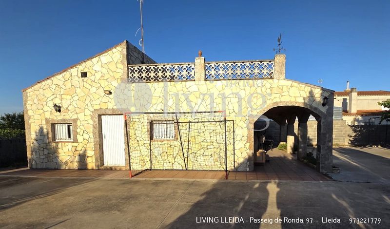 Foto db317e1e-ff14-4ed2-a194-c47e4a3542cd. Casa amb xemeneia calefacció piscina a Partides Rurals Lleida