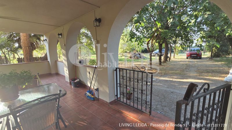 Foto 51692ff3-6745-4030-8a3c-5ce8cf0ec148. Casa amb xemeneia calefacció aparcament piscina a Lleida
