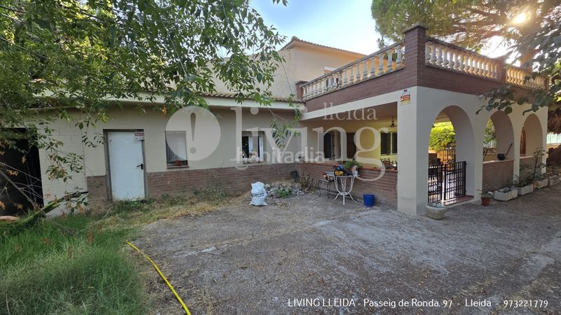 Foto 66ee0f4e-58af-4ae6-ad88-4b9d9011c261. Casa amb xemeneia calefacció aparcament piscina a Lleida
