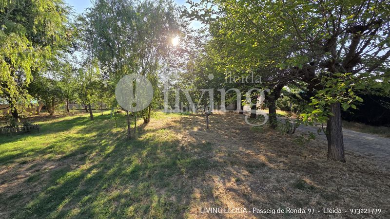 Foto 9cd12b6c-d48e-4b14-99bf-a9dfbdbebcc1. Casa amb xemeneia calefacció aparcament piscina a Lleida