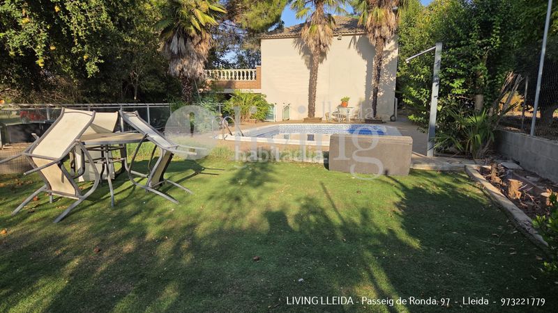 Foto a9d72635-5f25-462a-856c-21c84903f68b. Casa amb xemeneia calefacció aparcament piscina a Lleida