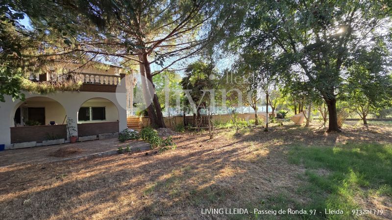 Foto b944c506-aaa1-43ed-9585-aebc26b62d06. Casa amb xemeneia calefacció aparcament piscina a Lleida