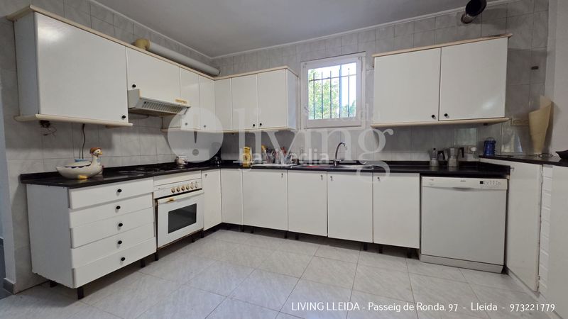 Foto be6f1eb6-4750-417c-b288-aa3fdd843972. Casa amb xemeneia calefacció aparcament piscina a Lleida