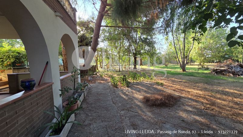 Foto c396c62f-05e1-4d09-9ac7-27d34e26b492. Casa amb xemeneia calefacció aparcament piscina a Lleida