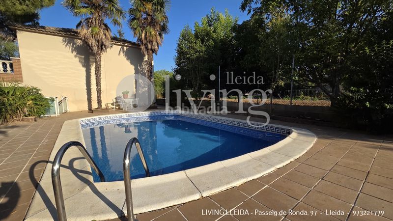Foto f44efc78-6de8-4a10-8aac-995d893651b2. Casa amb xemeneia calefacció aparcament piscina a Lleida