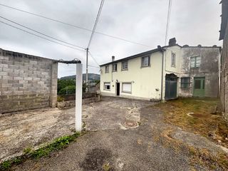 Xalet en Viveiro. Casa con vistas a la bah�a, a solo 100 metros de la playa de are