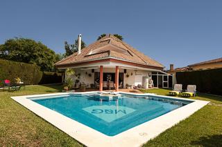 Xalet en Bel - Air. Villa en el paraso estepona
