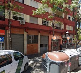 Local commercial à Carrer de josé andreu alabarta 28. Se vende local alquilado