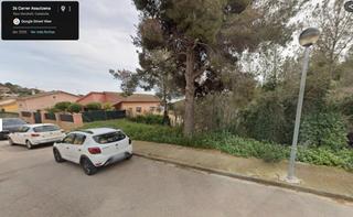 Terreny residencial  Carrer assutzena. Solar con vistas a la montaña en el nou vendrell